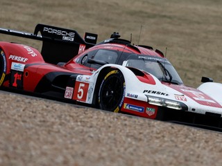 Monopost Porsche Penske Motorsport na 24-hodinovke v Le Mans.