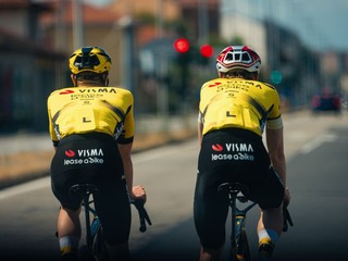 Cyklisti tímu Visma Lease a Bike