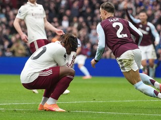 Momentka zo zápasu Aston Villa - Arsenal
