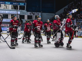 Oslavujúci hráči HC Sparta Praha.