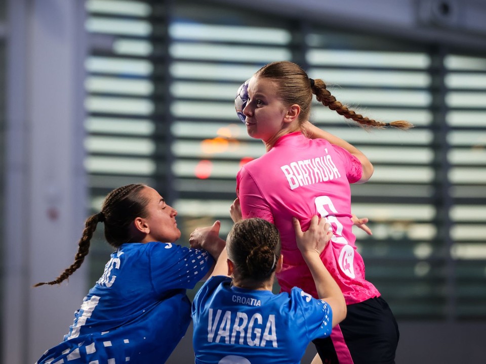 Mária Bartková vo finálovom zápase Slovensko - Chorvátsko na EURO U17 v hádzanej v Čiernej Hore.