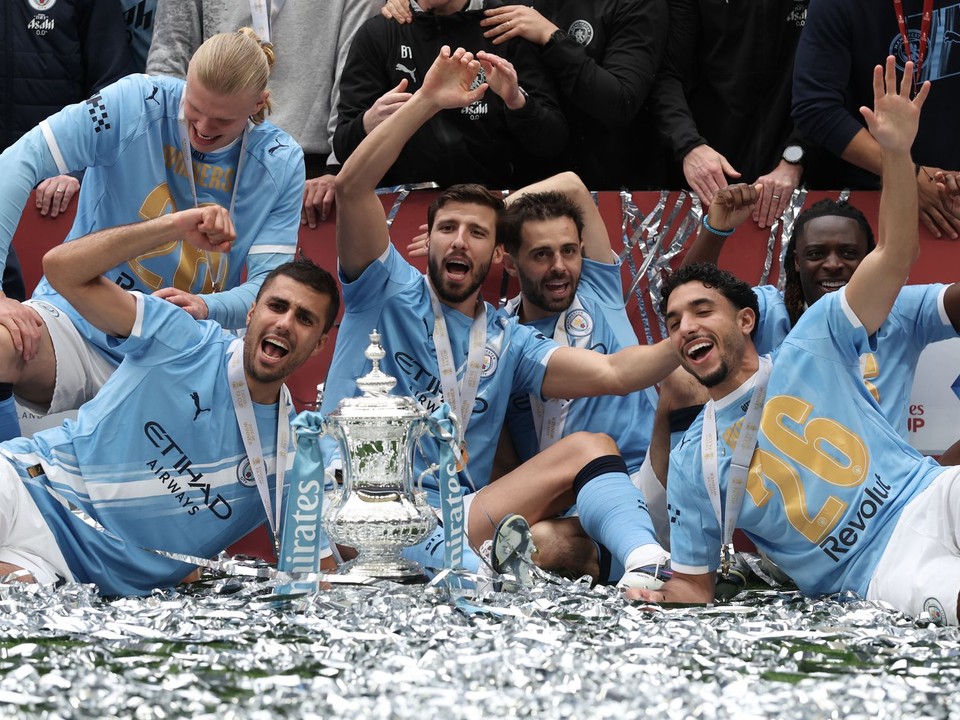 Manchester City oslavuje zisk FA Cupu. 