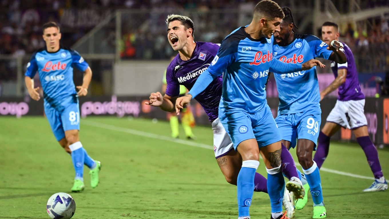 Momentka zo zápasu Fiorentina - SSC Neapol. 