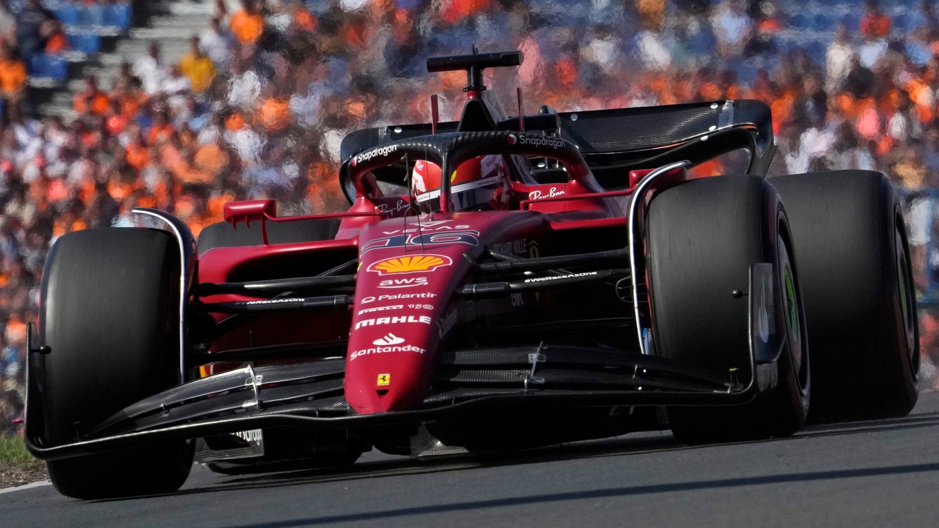 Monacký pretekár F1 Charles Leclerc.