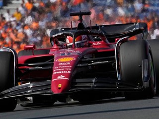 Monacký pretekár F1 Charles Leclerc.