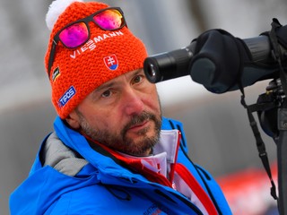 Tréner biatlonovej reprezentácie mužov a sestier Fialkových Tomáš Kos.