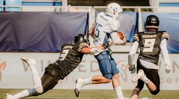 Quarterback Ostravy Amos Feranec v zápase proti tímu Nitra Knights. 