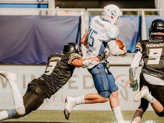 Quarterback Ostravy Amos Feranec v zápase proti tímu Nitra Knights. 