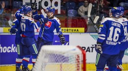 Slovenskí hokejisti sa tešia po strelenom góle v prípravnom zápase Slovensko - Francúzsko pred MS v hokeji 2025.