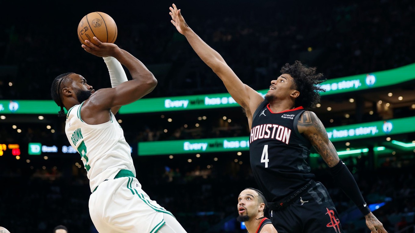 Jaylen Brown a Jalen Green v zápase Boston Celtics - Houston Rockets