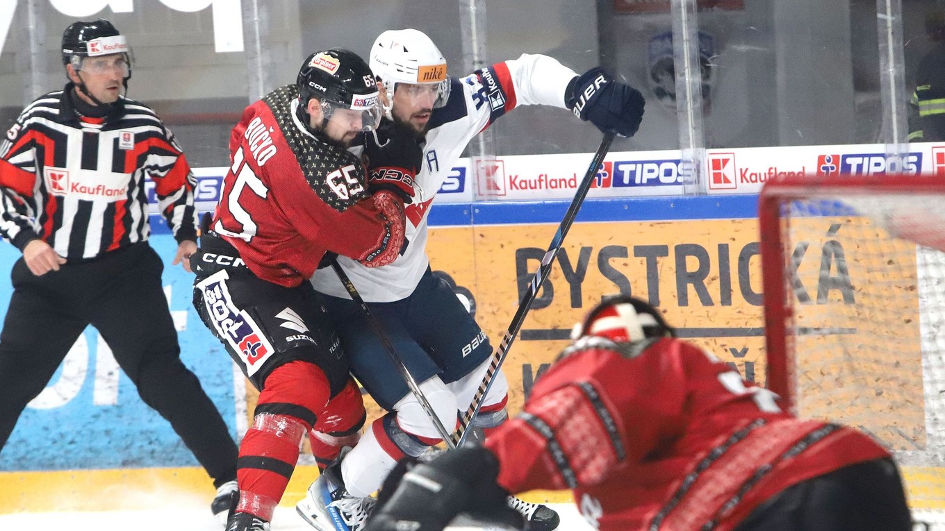 zľava Martin Bučko (Banská Bystrica) a Martin Bakoš (Slovan) 