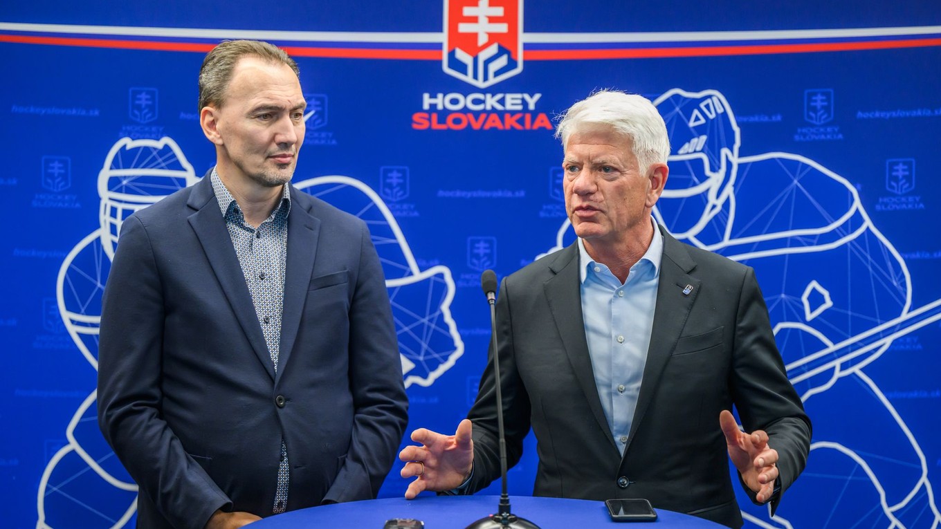 Prezident Slovenského zväzu ľadového hokeja (SZĽH) Miroslav Šatan a predseda komisie pre podujatia a šampionáty IIHF Franz Reindl.