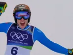 Talianska lyžiarka Federica Brignoneová reaguje v cieli super-G žien na zimných olympijských hrách v Cortine d'Ampezzo