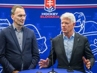 Prezident Slovenského zväzu ľadového hokeja (SZĽH) Miroslav Šatan a predseda komisie pre podujatia a šampionáty IIHF Franz Reindl.