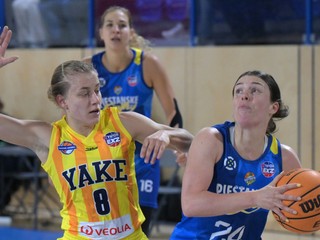 Zľava Ľudmila Fleischerová (Young Angels Košice) a Evita Hermnjardová (Piešťanské Čajky)