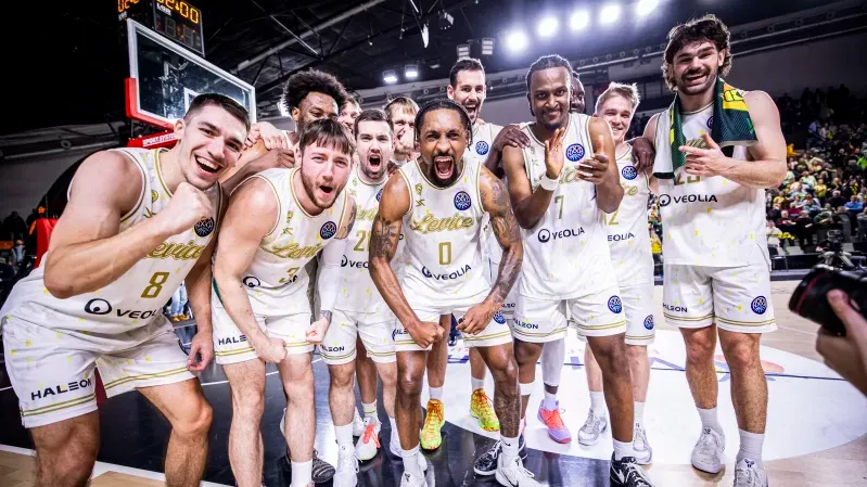 Šesť plných autobusov a bojovníci na palubovke. Slovenský majster prekvapil Európu