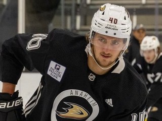 Pavol Regenda počas nováčikovského kempu Anaheim Ducks.