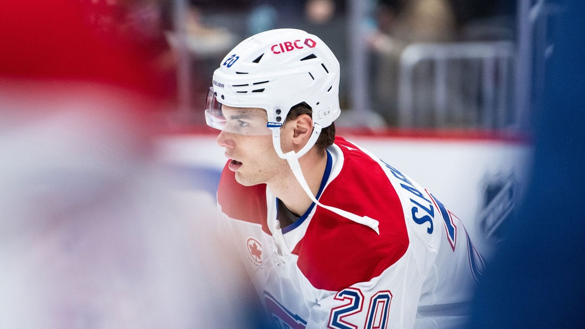 Juraj Slafkovský v drese Montrealu Canadiens.