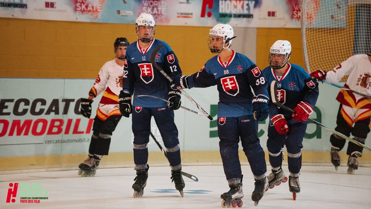 Slovenskí reprezentanti na ME v inline hokeji do 19 rokov 2025.