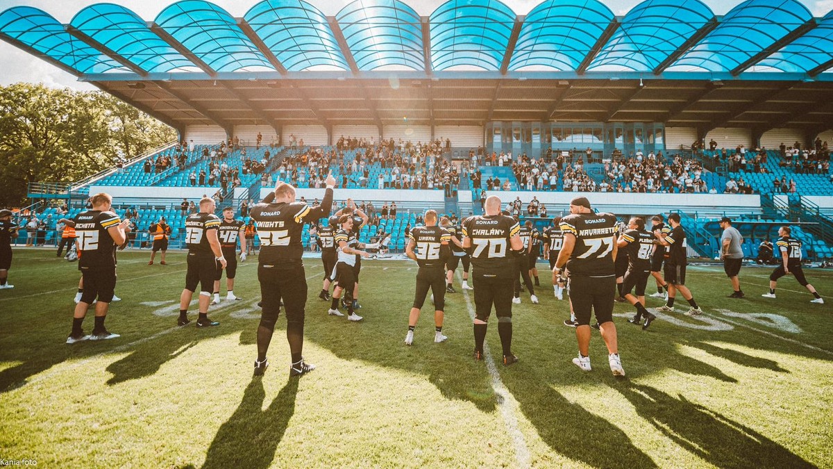 Hráči Nitra Knights na domácom štadióne.