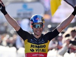 Wout Van Aert vyhral belgickú klasiku Omloop Het Nieuwsblad. 