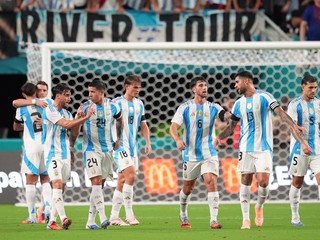 Argentína oslavuje gól. 