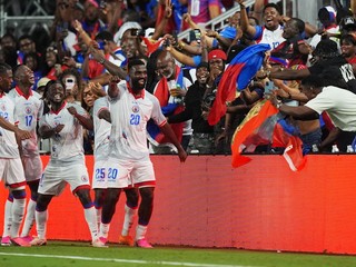 Haiti oslavuje gól.