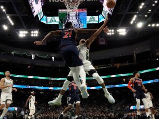 Zápas MIlwaukee - Philadelphia.