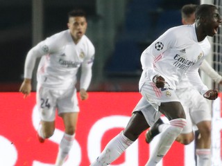 Mendy z Realu Madrid po strelenom góle.