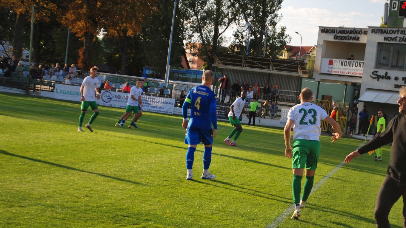 Fotka zo zápasu FKM Nové Zámky - ŠK 1923 Gabčíkovo.