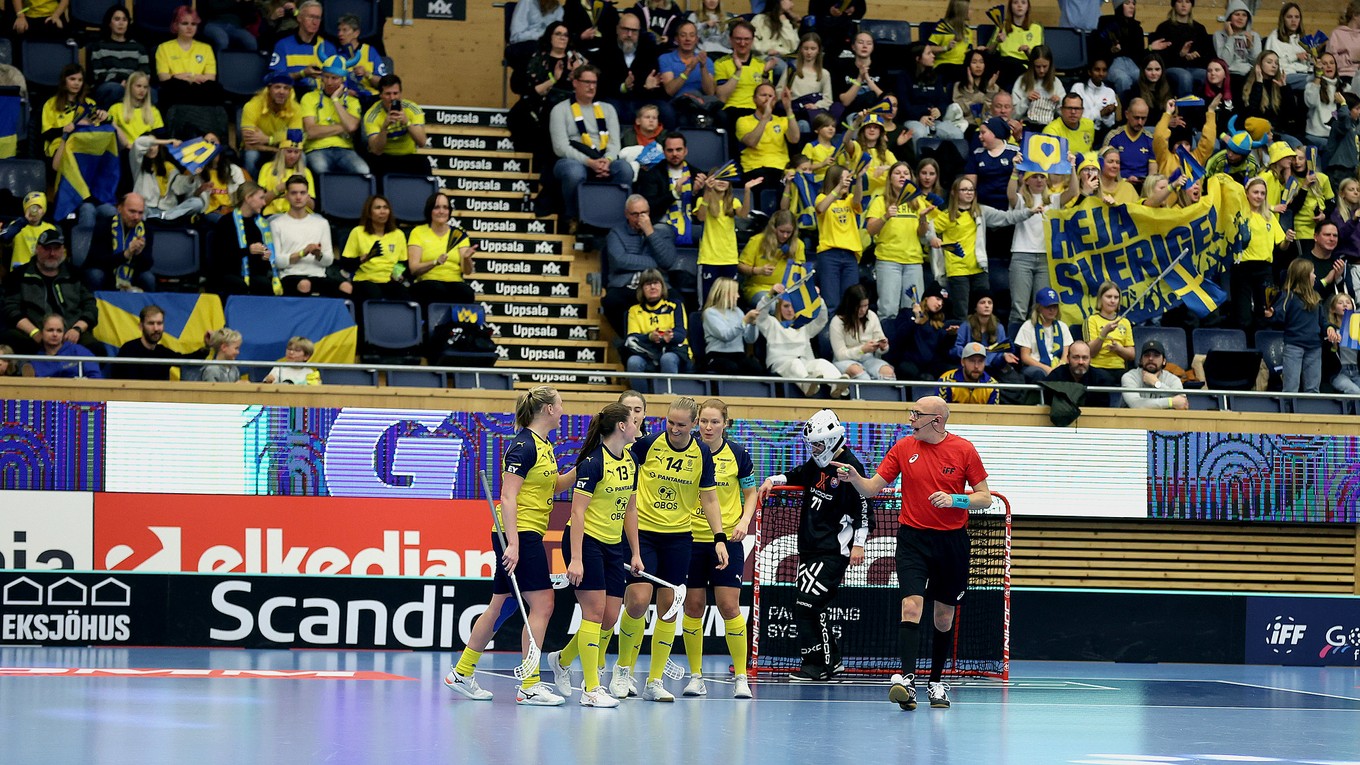 Momentka zo zápasu Slovensko - Švédsko na MS vo florbale žien 2021.