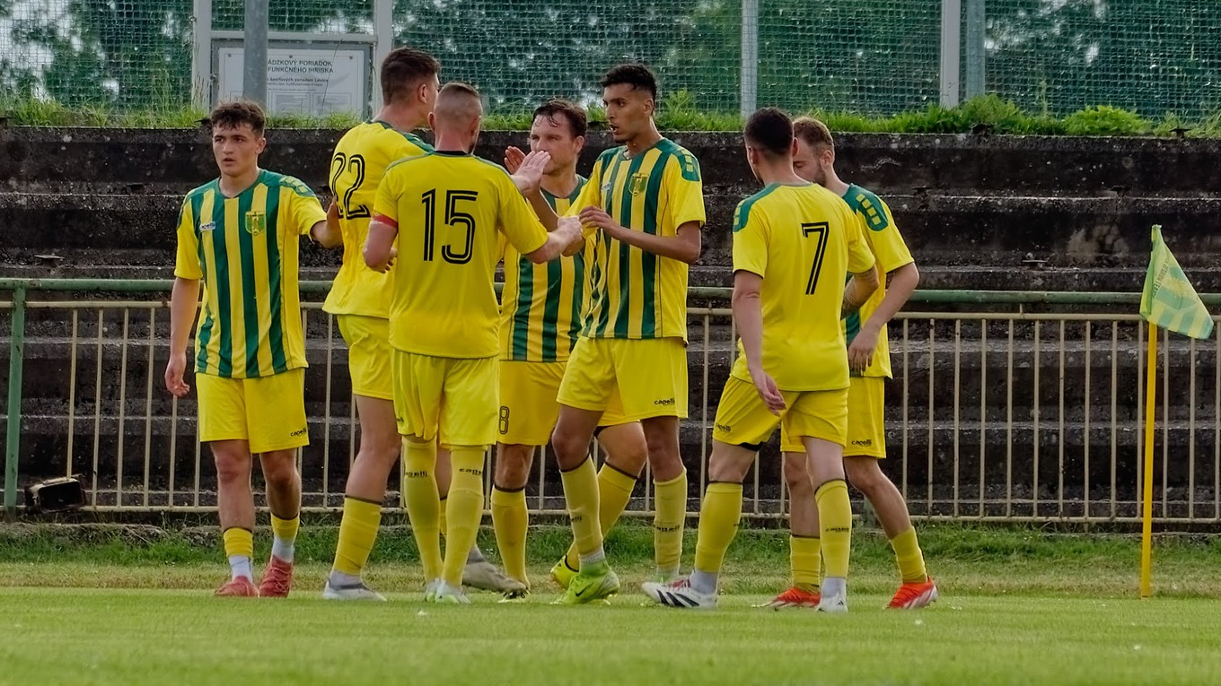 V závere minulej sezóny porazili Levičania doma tretí Boleráz 4:1 po hetriku Marokánca Kriouicha (tretí sprava).