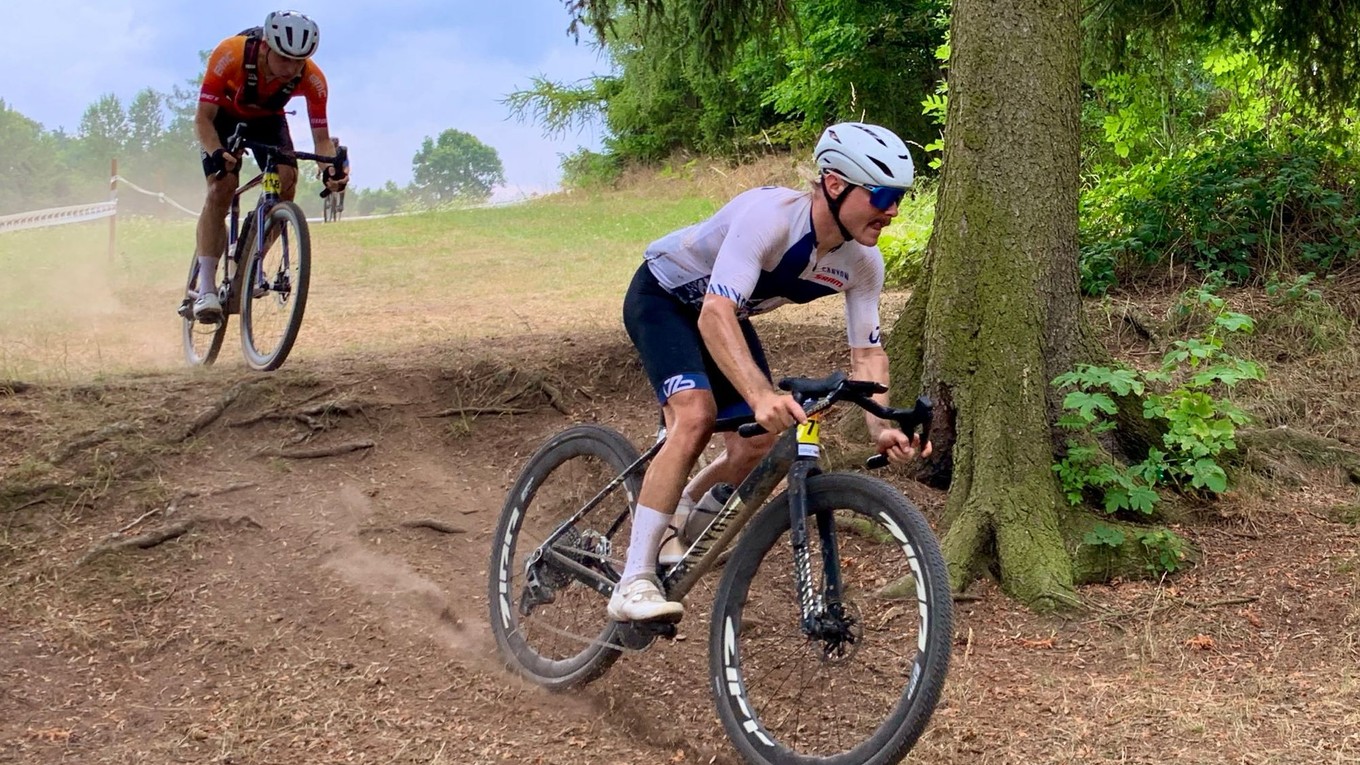 Valtteri Bottas na cyklistických pretekoch v Česku.