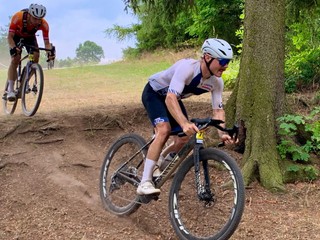 Valtteri Bottas na cyklistických pretekoch v Česku. 