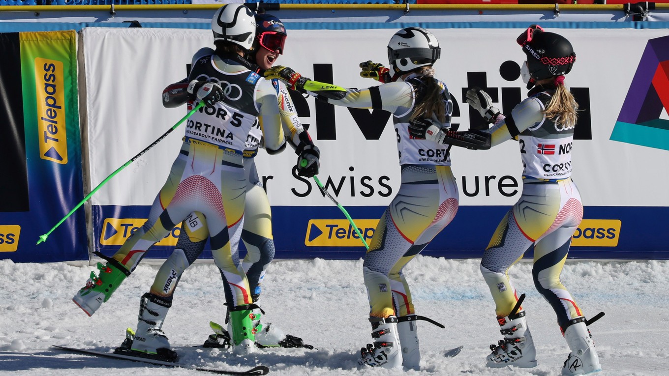 Nórsko vyhralo tímovú súťaž na MS v zjazdovom lyžovaní 2021.