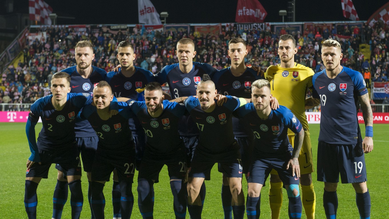 Slovenskí futbaloví reprezentanti, hore zľava Milan Škriniar, Dávid Hancko, Denis Vavro, Róbert Boženík, Martin Dúbravka a Juraj Kucka. Dole zľava Peter Pekarík, Stanislav Lobotka, Róbert Mak, Marek Hamšík a Albert Rusnák počas kvalifikačného zápasu E-skupiny EURO 2020 Chorvátsko - Slovensko.