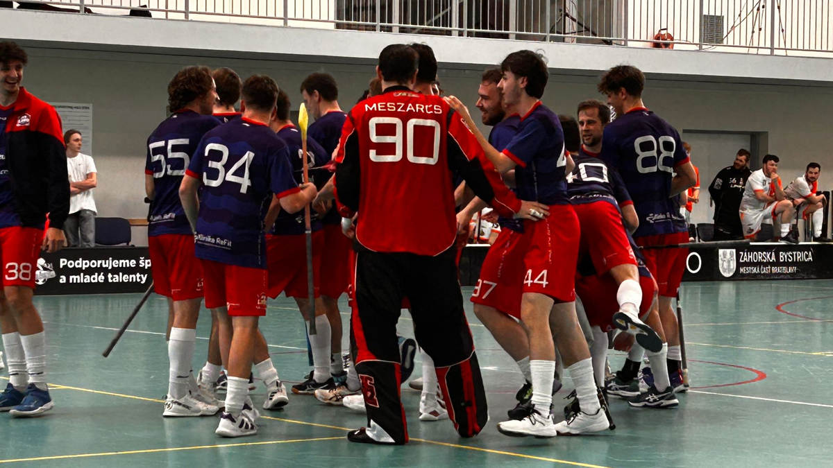 Radosť hráčov Lido Bratislava po postupe do finále florbalovej extraligy.