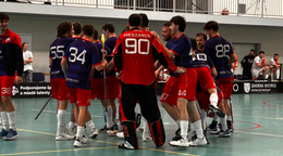 Radosť hráčov Lido Bratislava po postupe do finále florbalovej extraligy. 