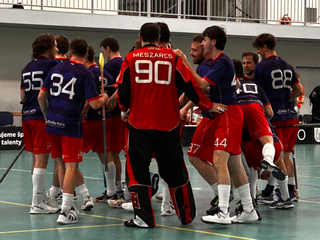 Radosť hráčov Lido Bratislava po postupe do finále florbalovej extraligy.