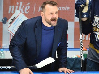 Tréner HC Slovan Bratislava Andrej Podkonický.