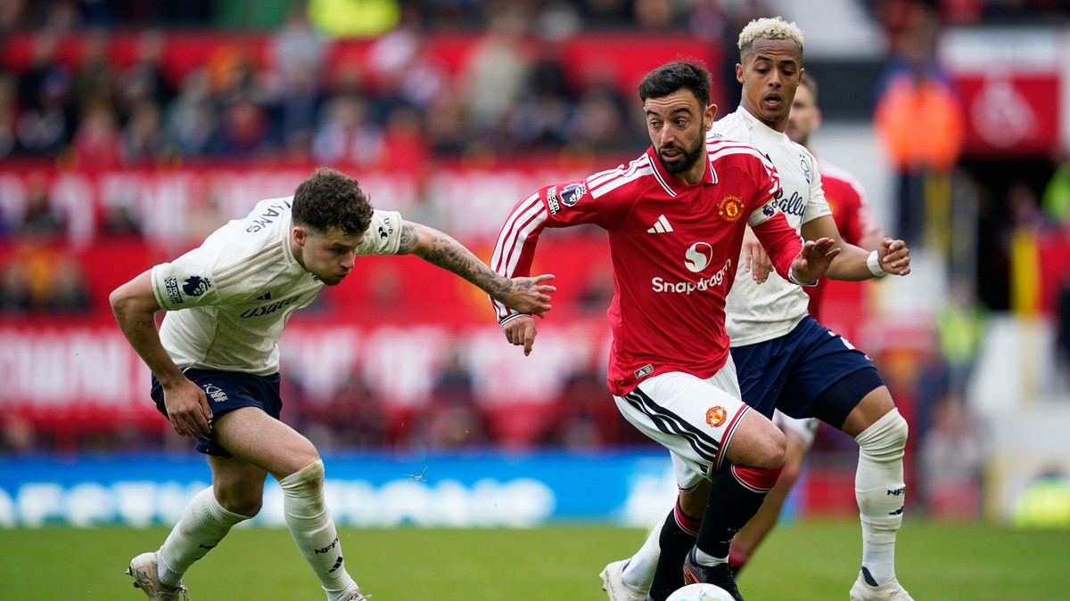 Kapitán Bruno Fernandes v drese Manchestru United proti Nottinghamu.