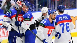 Brankár Samuel Hlavaj, Šimon Nemec, Marek Hrivík a Martin Pospíšil sa tešia z víťazstva po zápase Slovensko - Poľsko v skupine B na MS v hokeji 2024.