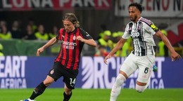 Zľava Luka Modrič a Lloyd Kelly