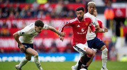 Kapitán Bruno Fernandes v drese Manchestru United proti Nottinghamu.