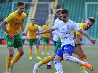 Stanislav Danko (v strede) v drese MFK Zemplín Michalovce.