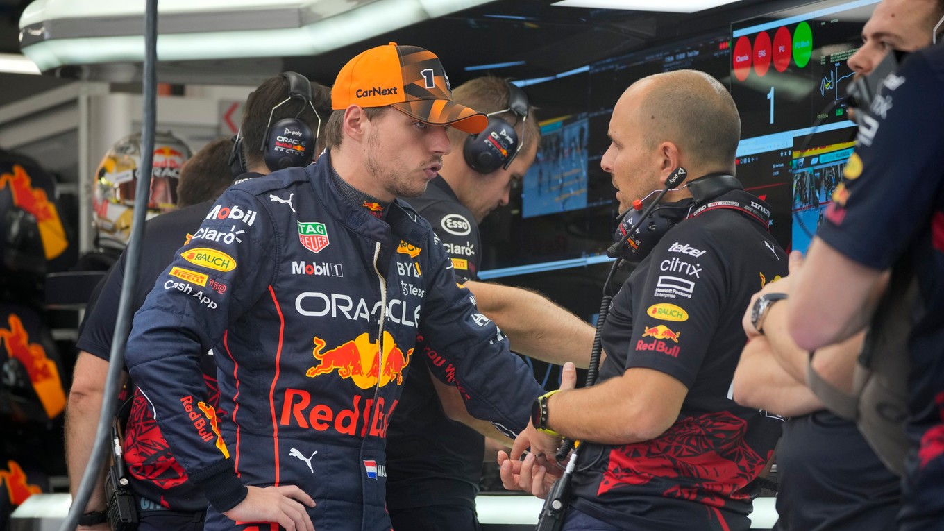 Holanďan Max Verstappen s tímom Red Bull. 