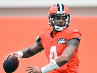 Deshaun Watson v drese tímu Cleveland Browns.