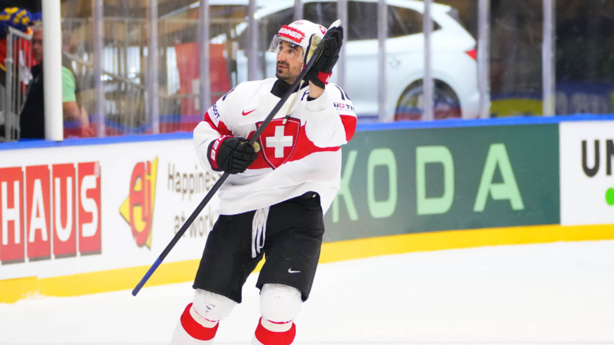 Andres Ambühl na MS v hokeji 2025.