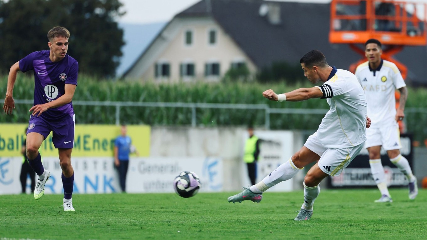 Mário Sauer a Cristiano Ronaldo v prípravnom zápase Al-Nassr FC - Toulouse FC.
