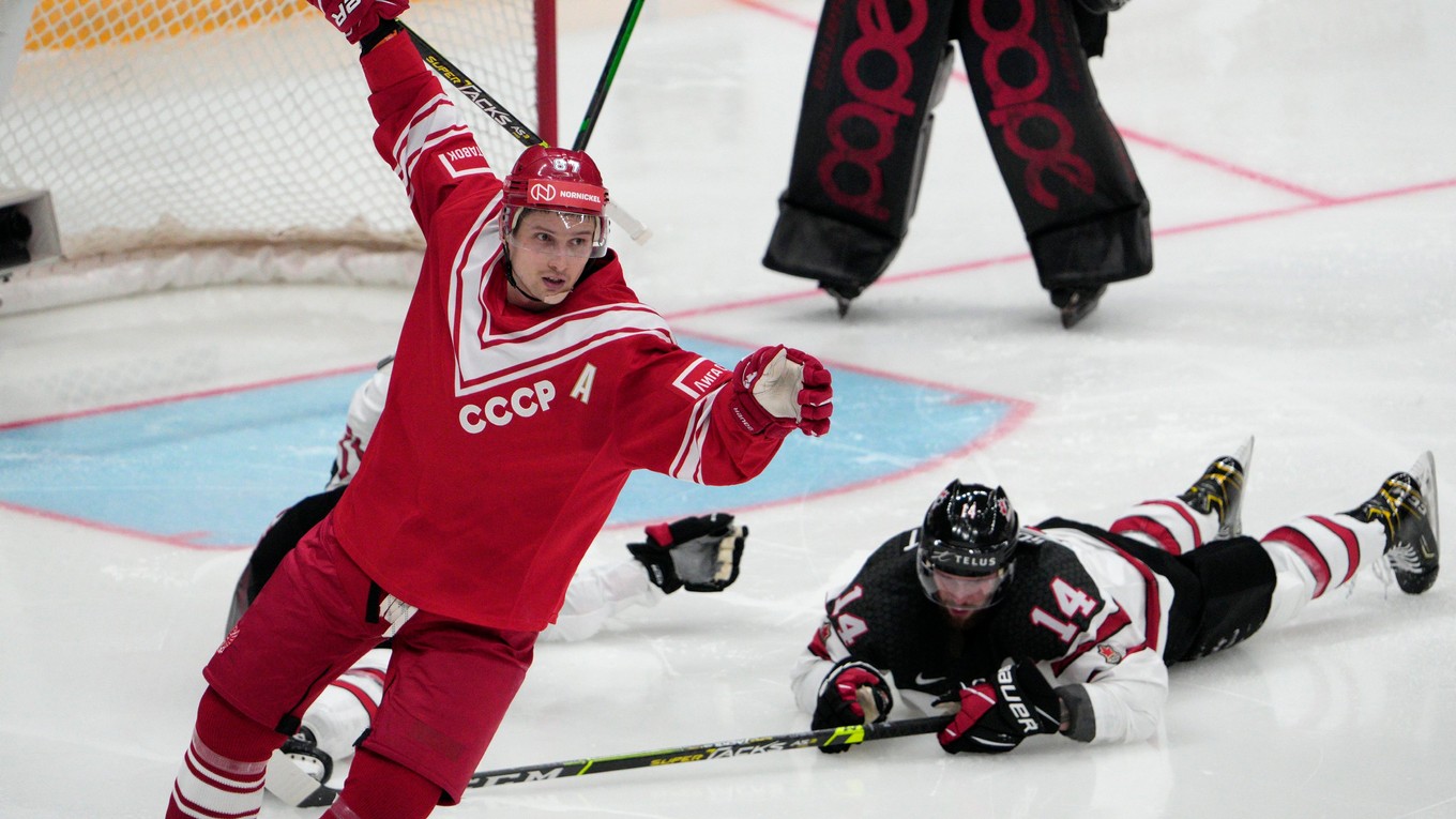 Vadim Šipačov sa teší po strelenom góle v zápase Rusko - Kanada na turnaji Channel One Cup 2021.